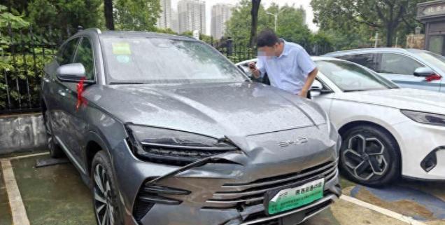 陕西西安，周先生购买了一辆比亚迪宋plus，可车子还没提，他就接到4S店打来的电