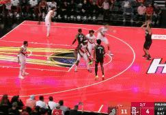 申京轰进火箭第一三分的3个重要意义
北京时间11月15日，火箭与开拓者的比赛来到