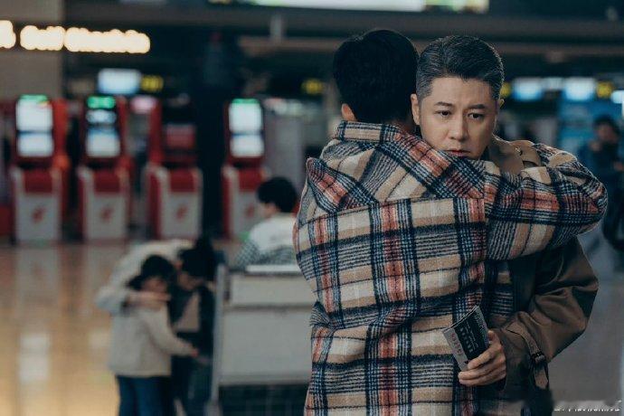 电影向光花盛开上映 黄志忠自导自演的诚意之作，聚焦青少年心理健康，用真实细节打动
