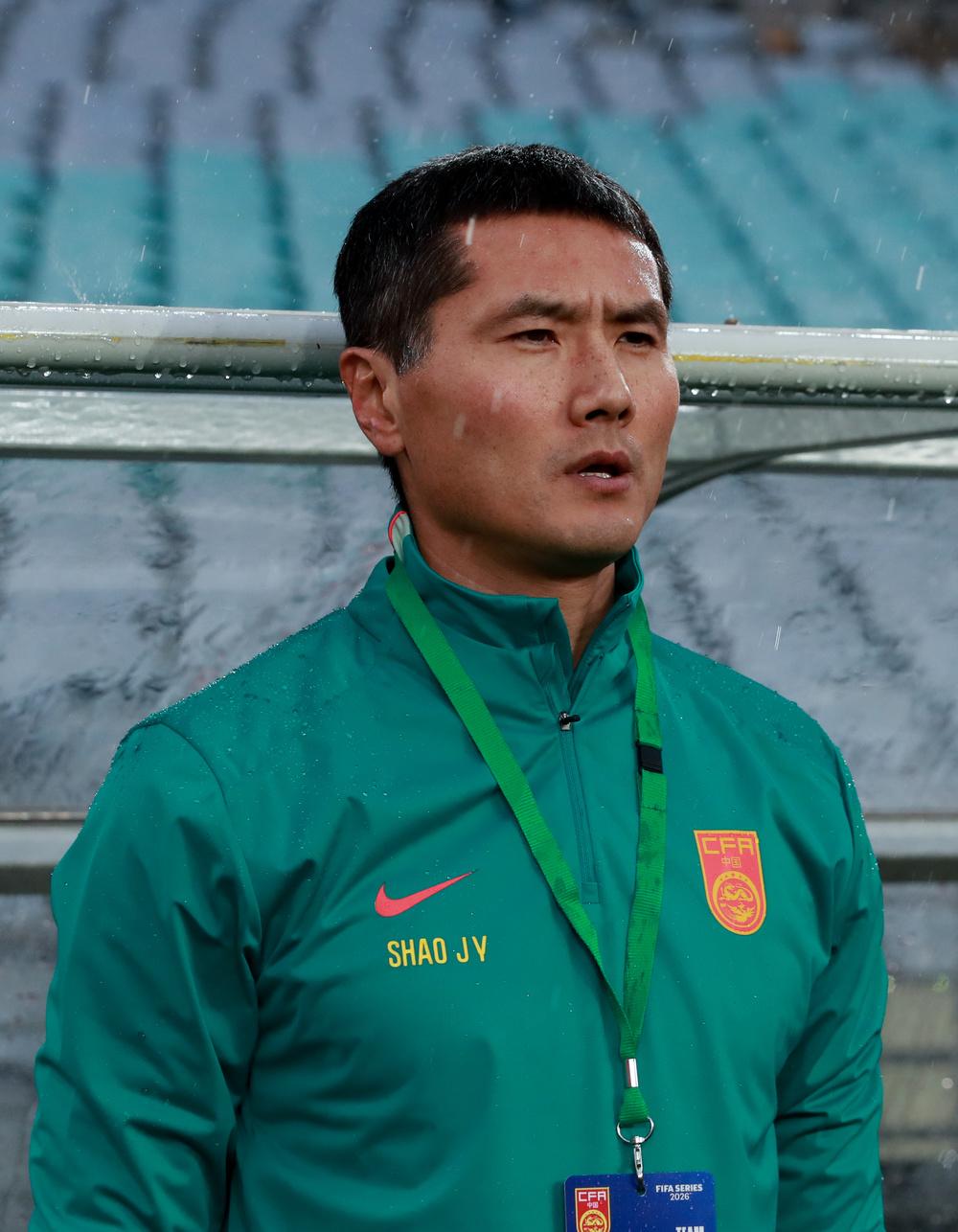 国足在国际足联友谊赛中2:0战胜库拉索队。赛后，斩获自己国际大赛执教首秀开门红的