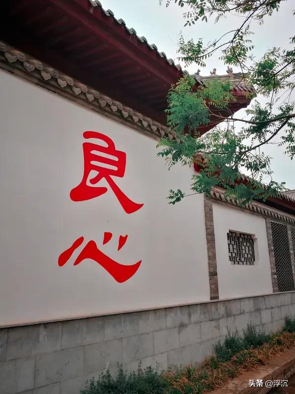 一个人失去了什么就失去了全部？我觉得是本心。
我们总以为财富、爱人、工作是人生全