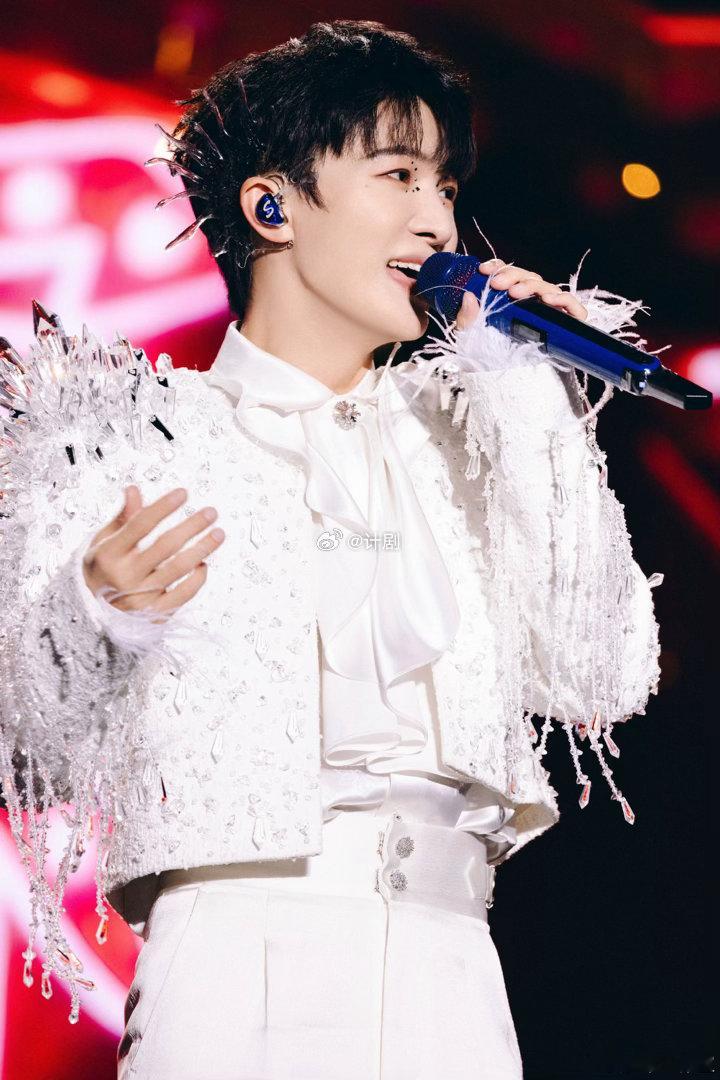 周深苏州演唱会预售时间周深时隔18个月苏州开唱官宣啦！周深苏州站5.16-17开