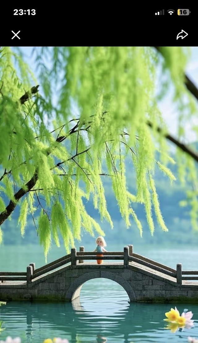 别整那些伤春悲秋的，花谢了怕啥，地里的庄稼绿了才是正经事。古人早看透了，太阳晒花