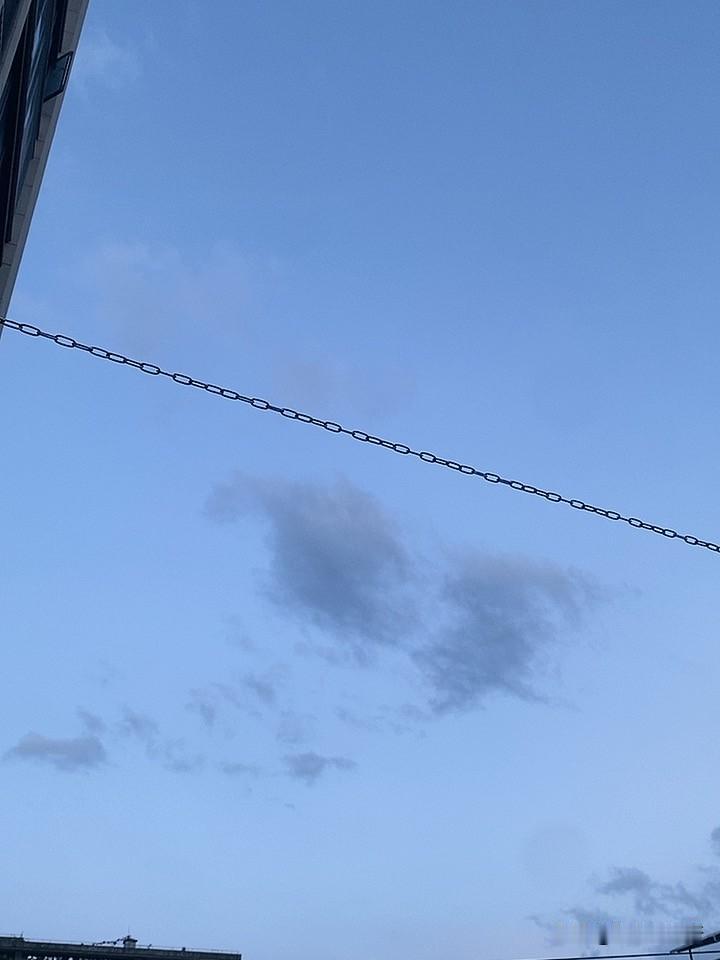 未经同意偷看伴侣手机是违法的吗未经同意偷看办理的手机违法吗？偷看别人的隐私肯定是