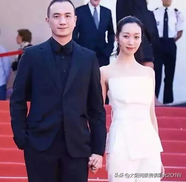 黄觉和徐静蕾分手后，没多久爱上了麦子，他对麦子说，我只恋爱不结婚，麦子答应了；三
