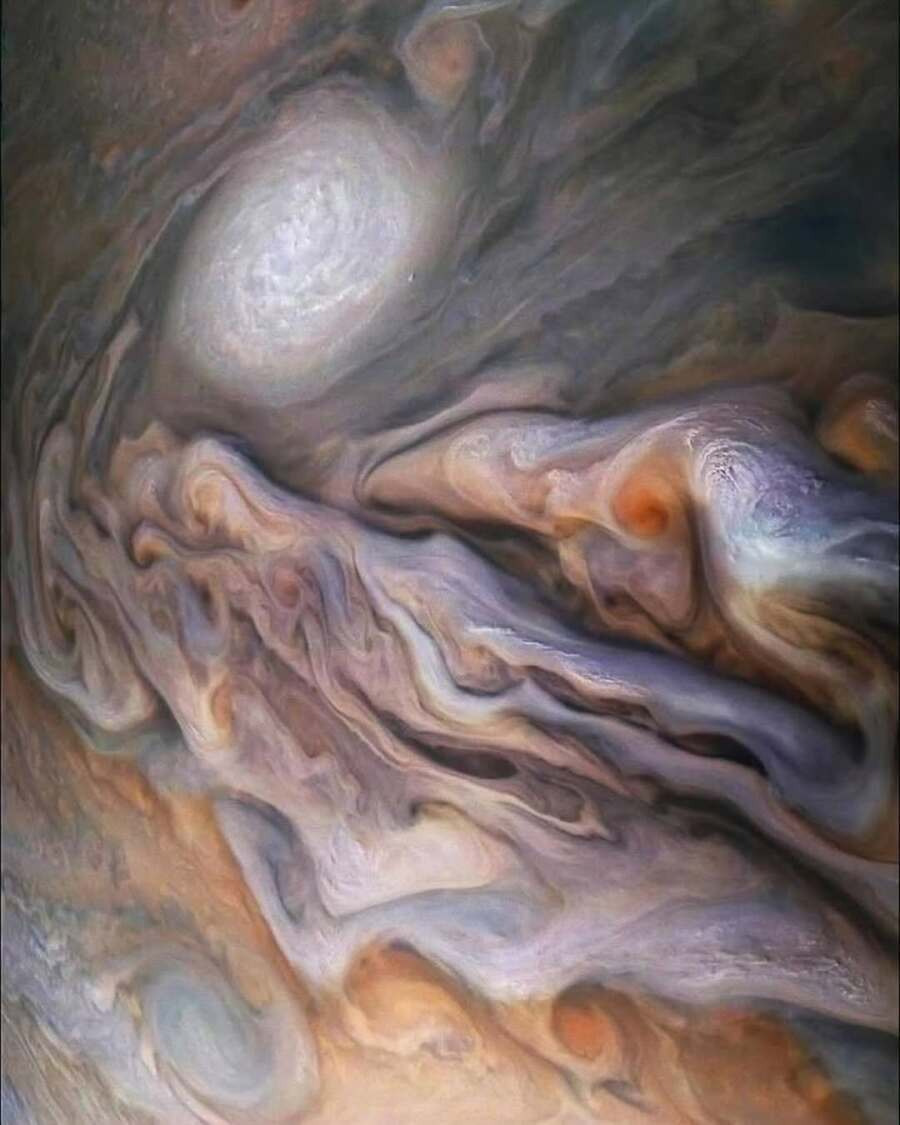最近NASA公开的木星照片（部分影像是接近到4000公里近距离拍摄的高清晰度照）
