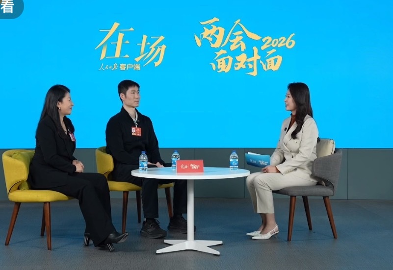 小图真的很像个kt板 