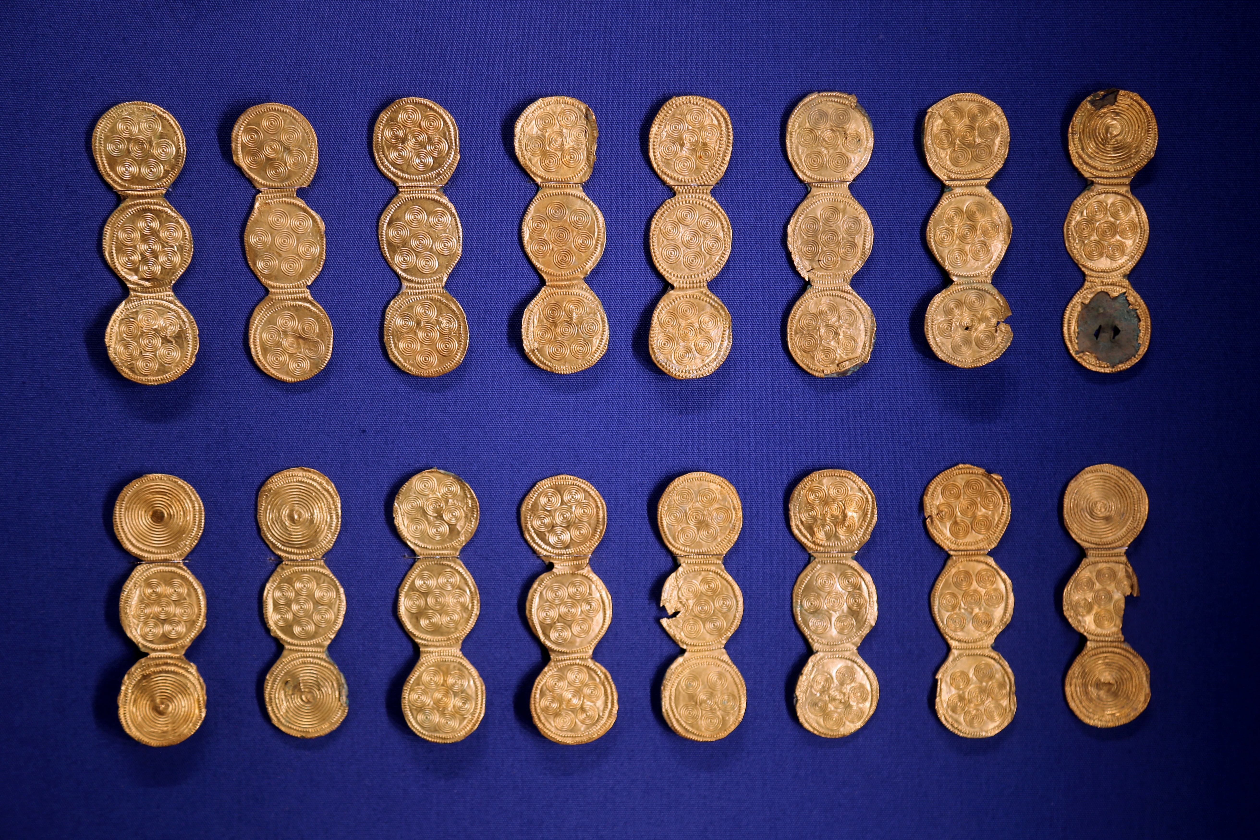 维也纳自然历史博物馆藏奥地利出土的公元前1200-前1000年前 黄金饰件 ​​