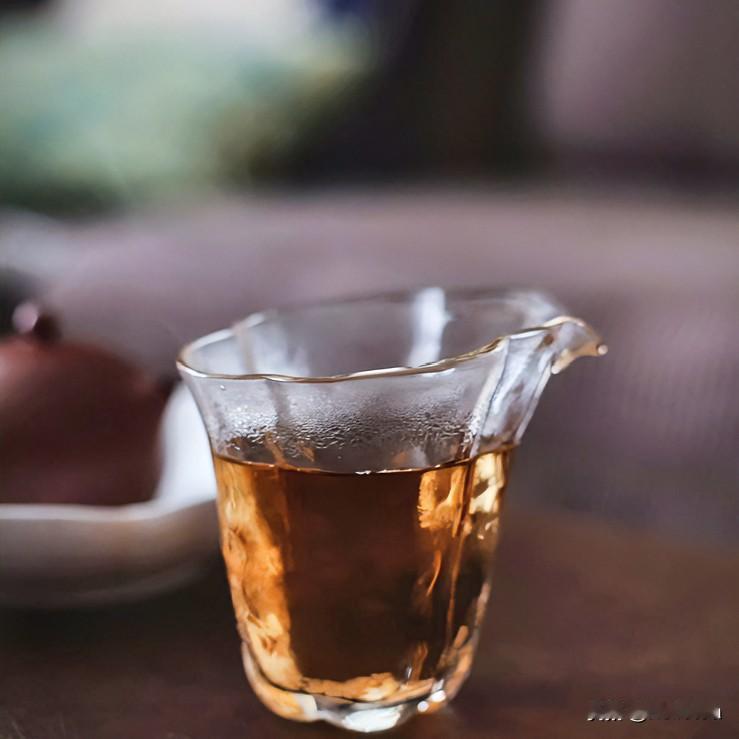 《茶砺精魄·排律体》
沸水腾烟漫碧瓯，茶浮茶沉意自悠。
浮生岂惧千般淬，至味方知