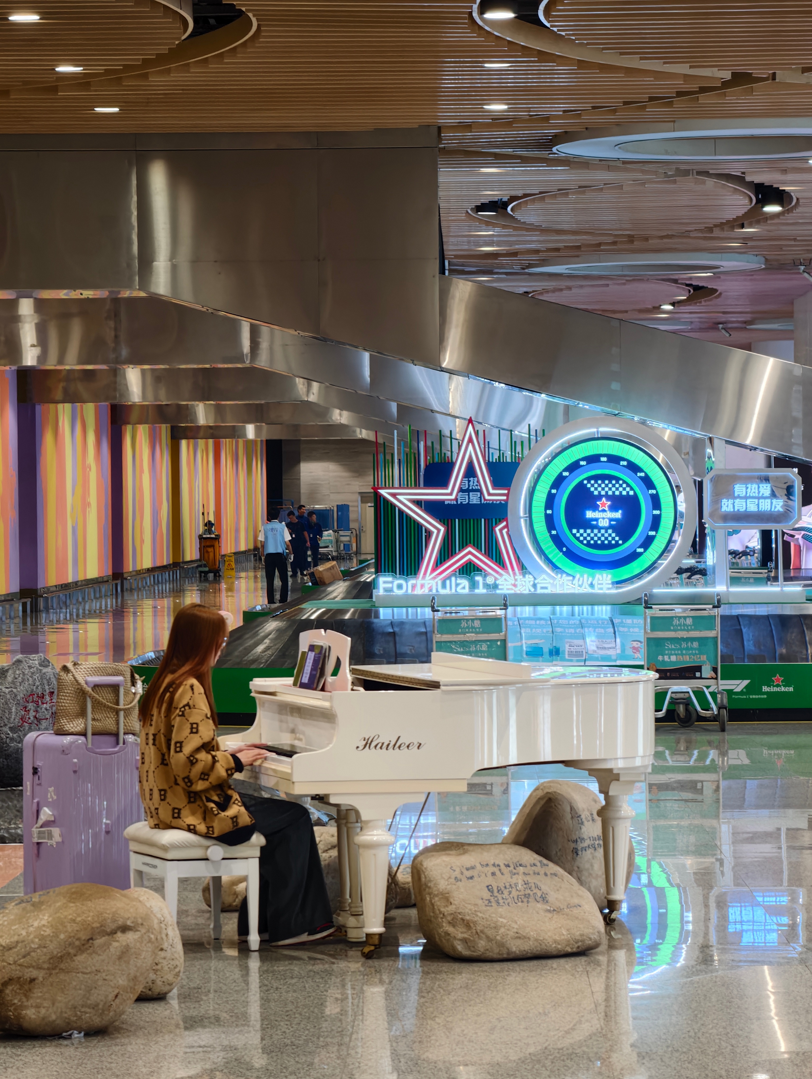 闪现厦门，刚落地就有小姐姐在机场弹皮按诺，太雅了 厦门·厦门高崎国际机场