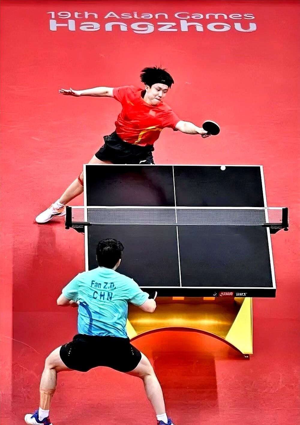 业余乒乓球的“万能拉球”，真的存在！

别再模仿专业队那种抡大臂爆冲了，根本学不