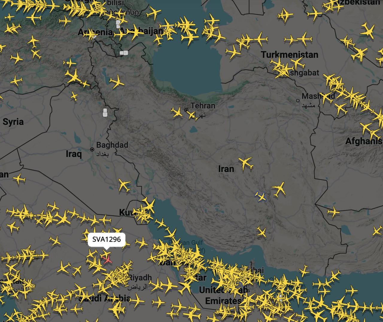 当地时间2026年1月15日，根据国际航行通告，伊朗领空已正式关闭。未经伊朗官方