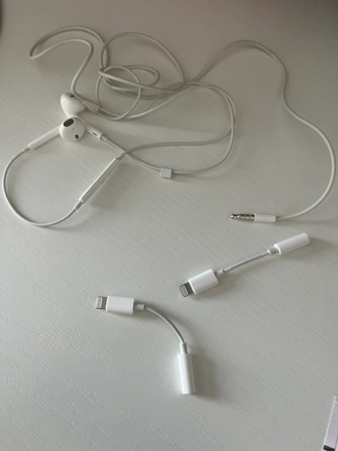 到底是谁取消有线耳机的我觉得苹果取消iPhone的耳机接口简直不要太正确一般的有