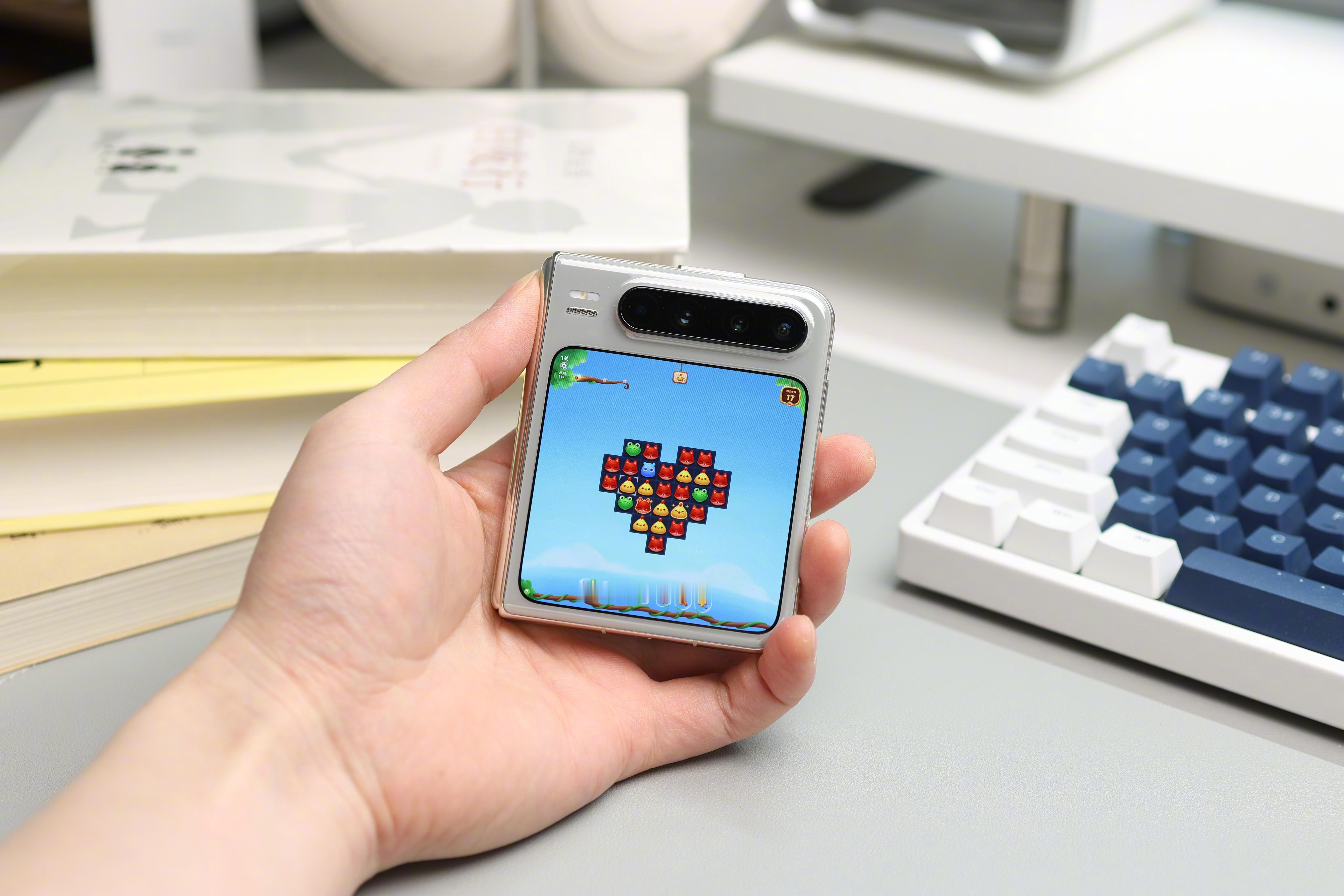 到现在为止，大家觉得阔折叠手机最大的优势是什么？如果小折叠和阔折叠一样价格，你们