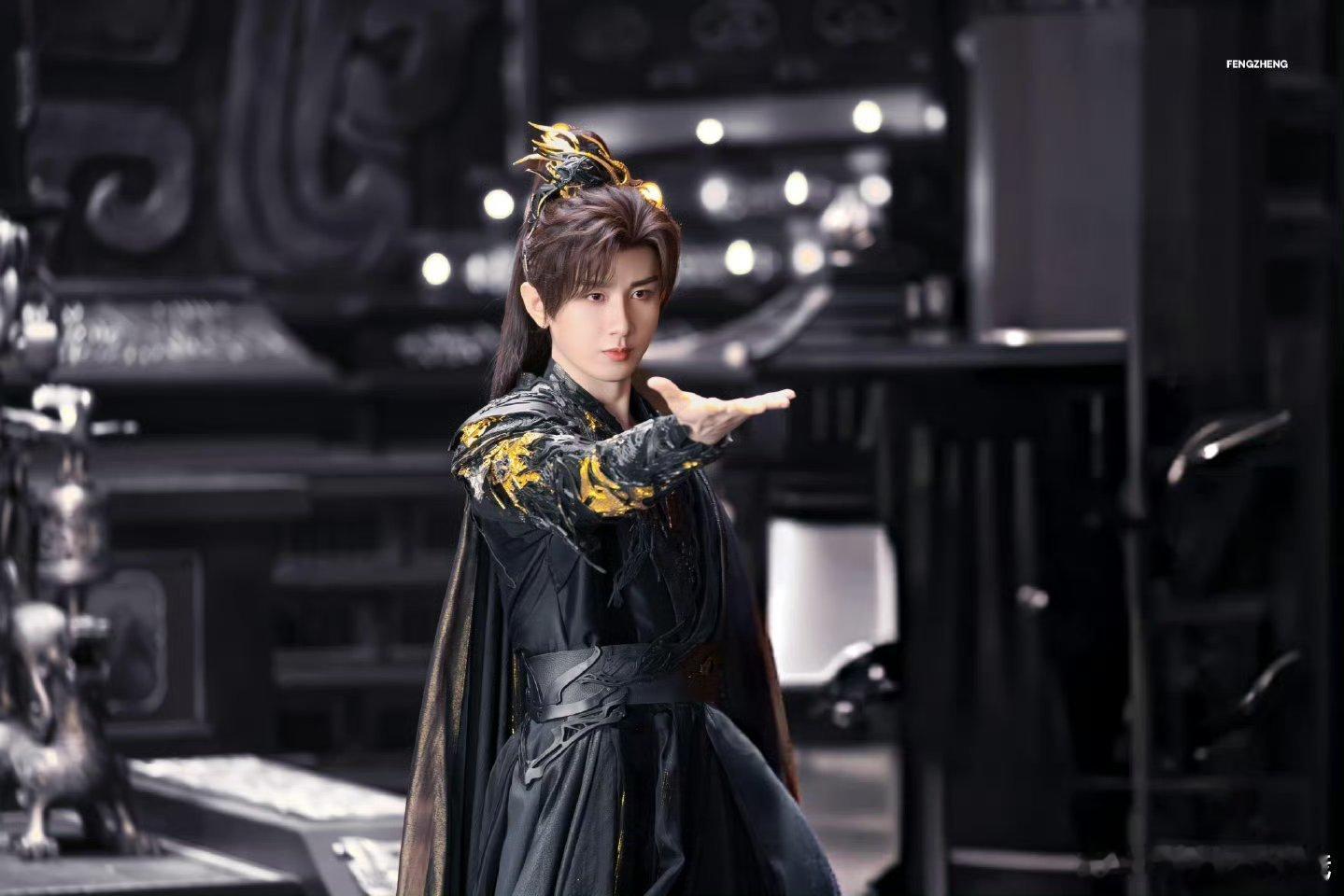 成毅天地剑心王权富贵造型好多啊 简直就是奇迹毅毅[打call][打call][打