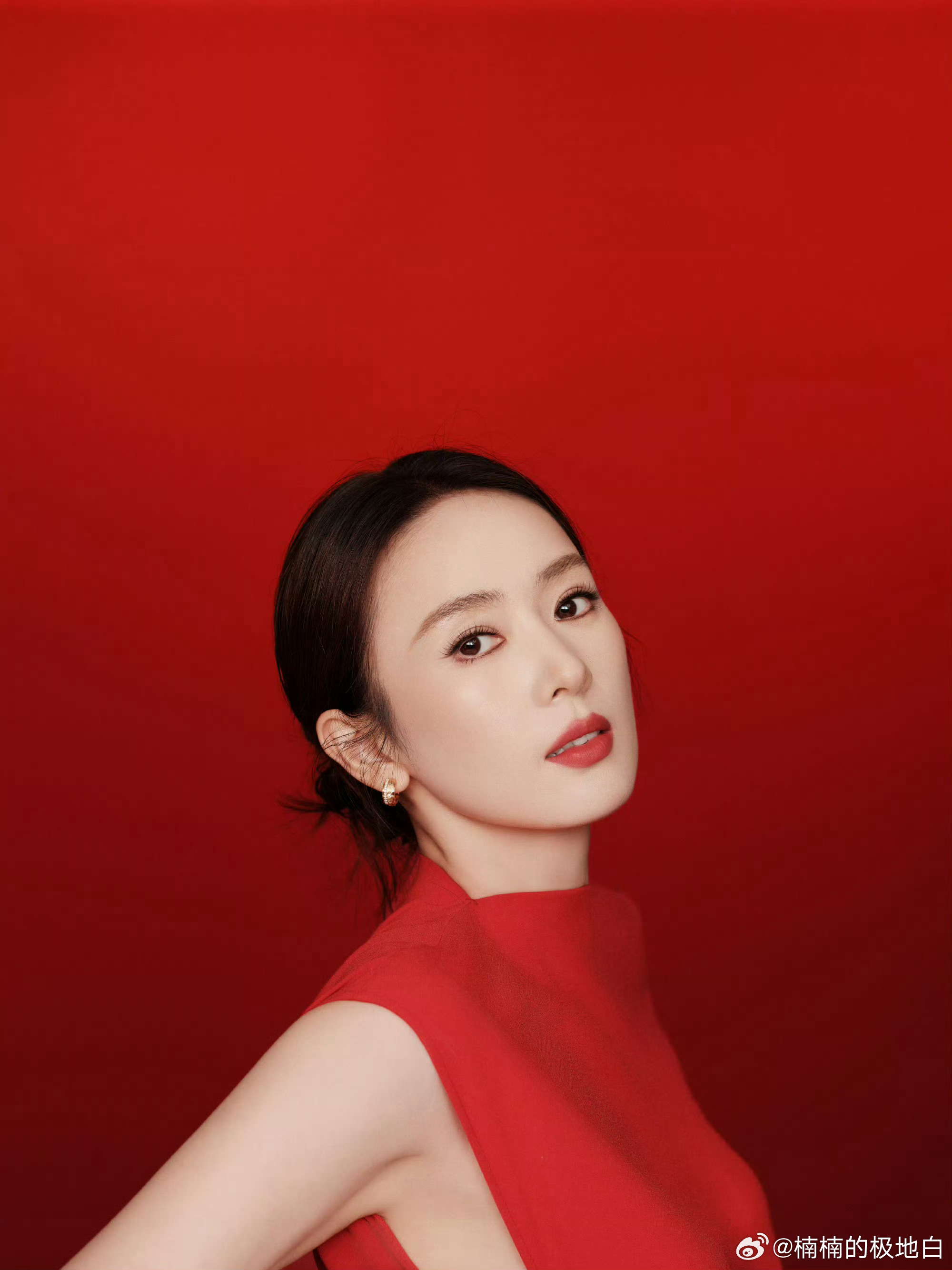 童瑶方辟谣继子传闻 官方明确否认“继子”传闻，强调与王政源毫无关联，斥说法为恶意