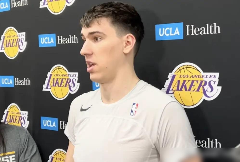 想废掉现在的杜兰特，指望长手长脚纯属做梦，你直接放一条疯狗去咬断他的脚踝。
回