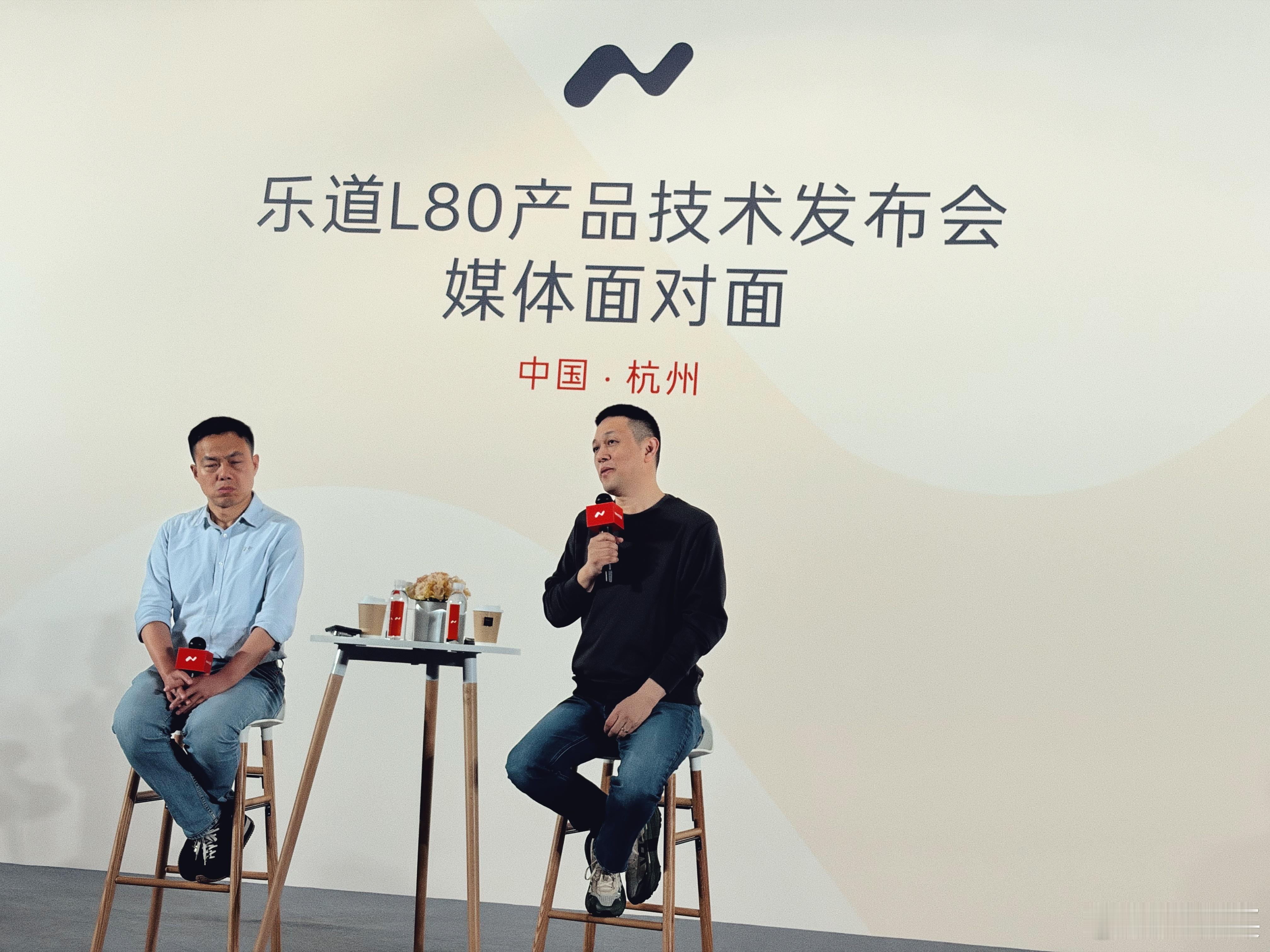 关于机器人，斌哥回答：蔚来公司去年销售额占全国汽车销售额2%，销量上占1.5%，