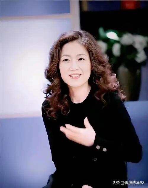 吴琼说她和马兰虽说既是同学又是同事，但也许是她们二人有竞争关系的缘故，所以她们同