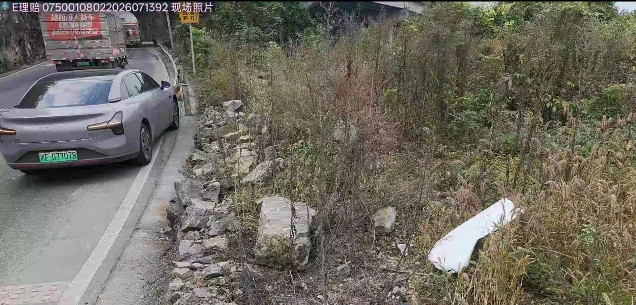 近百米悬崖翻滚坠下！领克10 EM-P实战封神！四川泸州，车主不熟山路，车辆冲出