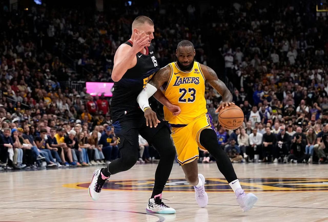 NBA的65场出勤评奖规则合理吗？
近日，詹姆斯在自己的《球场大脑》节目中为约基