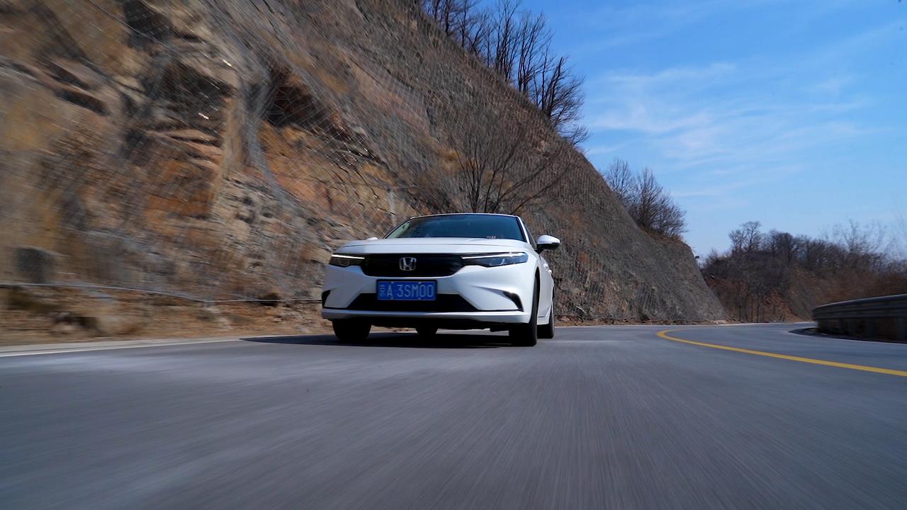 这次试驾了MT专属版，手动版的型格进行跑山，体验纯粹的快乐。

首先，MT手动换