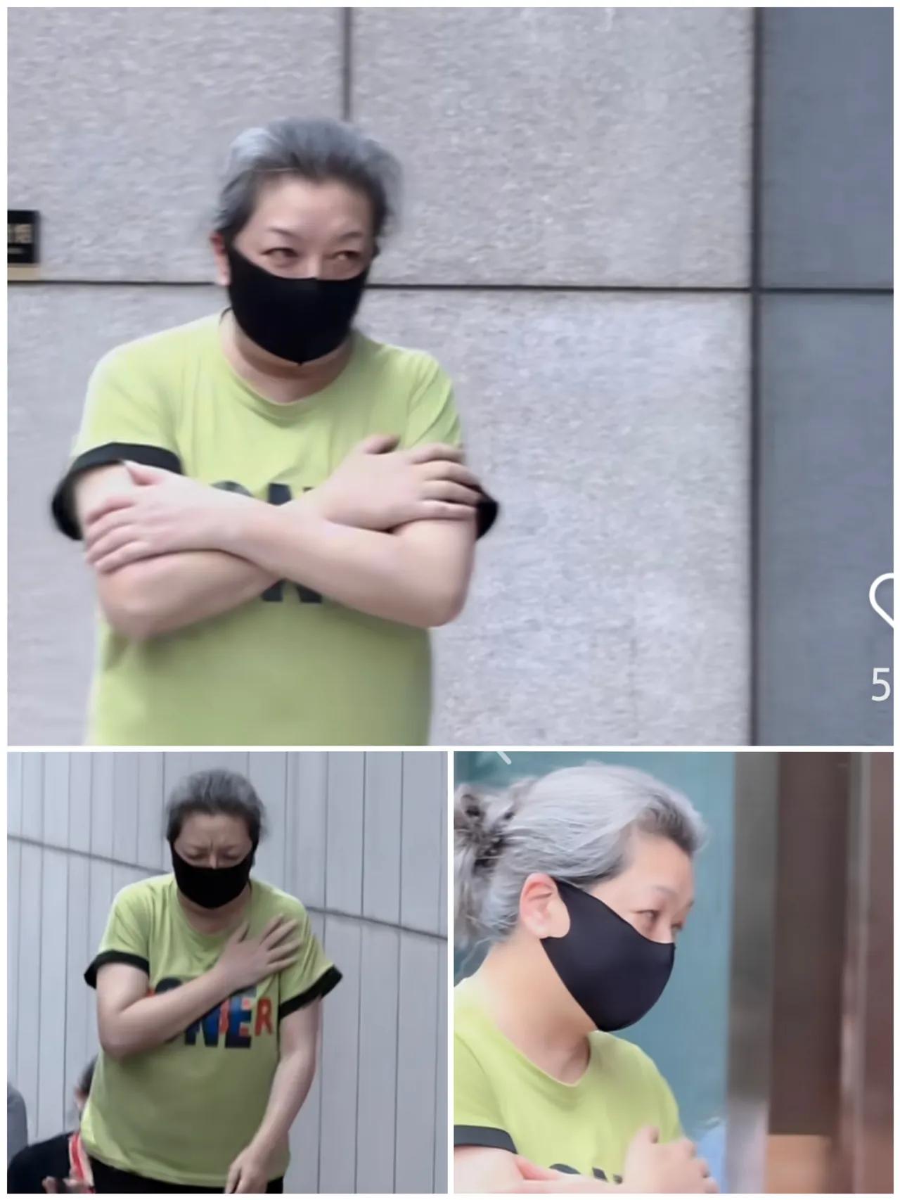 江珊被路人拍到了。

口罩，花白头发，发福，穿得随意——这些真没什么好说的。
