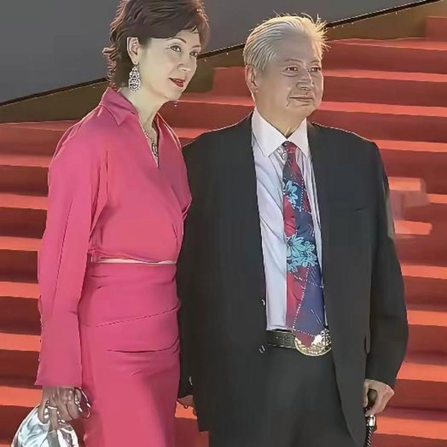 昔日武打荧幕硬汉也会老去，岁月从不偏袒任何人
 
曾经叱咤影坛的功夫男神洪金宝，