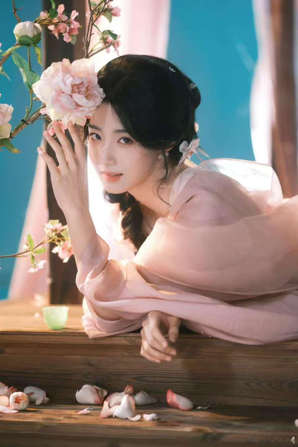 卢昱晓继续来看入青云卢昱晓粉意大片卢昱晓粉色大片，爱了爱了，[爱你][爱你] ​