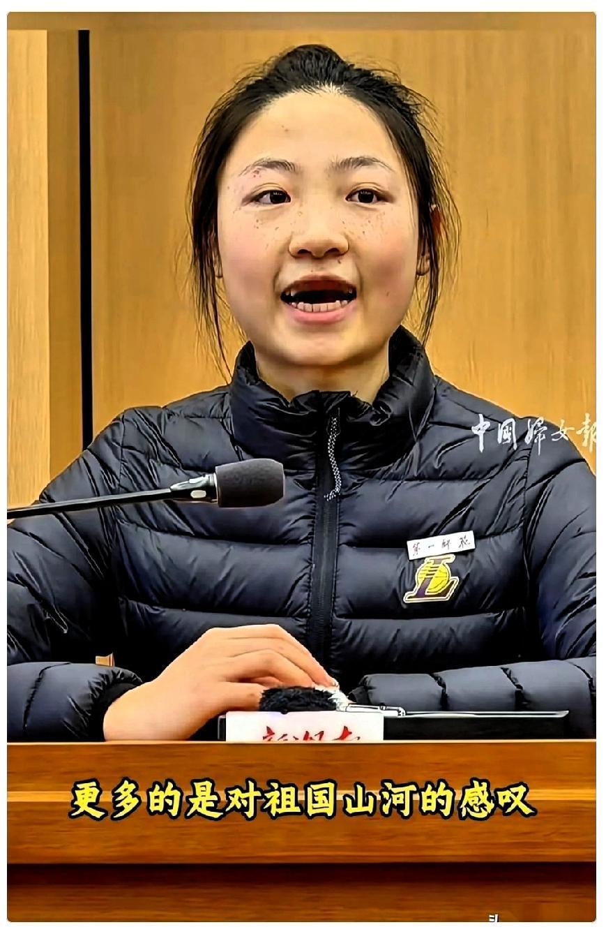 我敢说，这几天全网起鸡皮疙瘩最多的事儿，就是这个了。
一个普普通通的大学生，站在