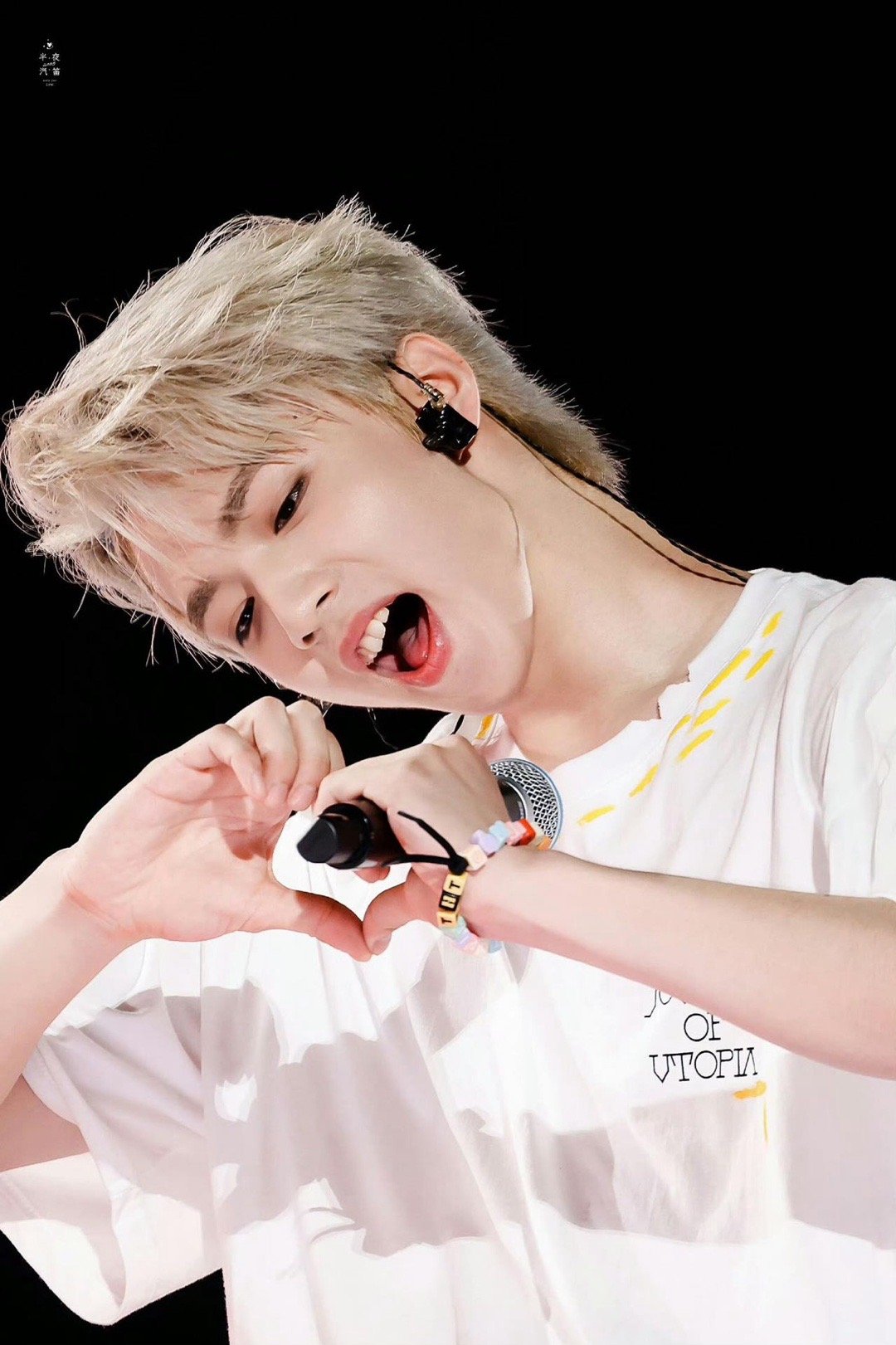 刘耀文 白马王子来的 午福临门，马力全开！弟弟刘耀文与团圆小白马同框，画面温馨又