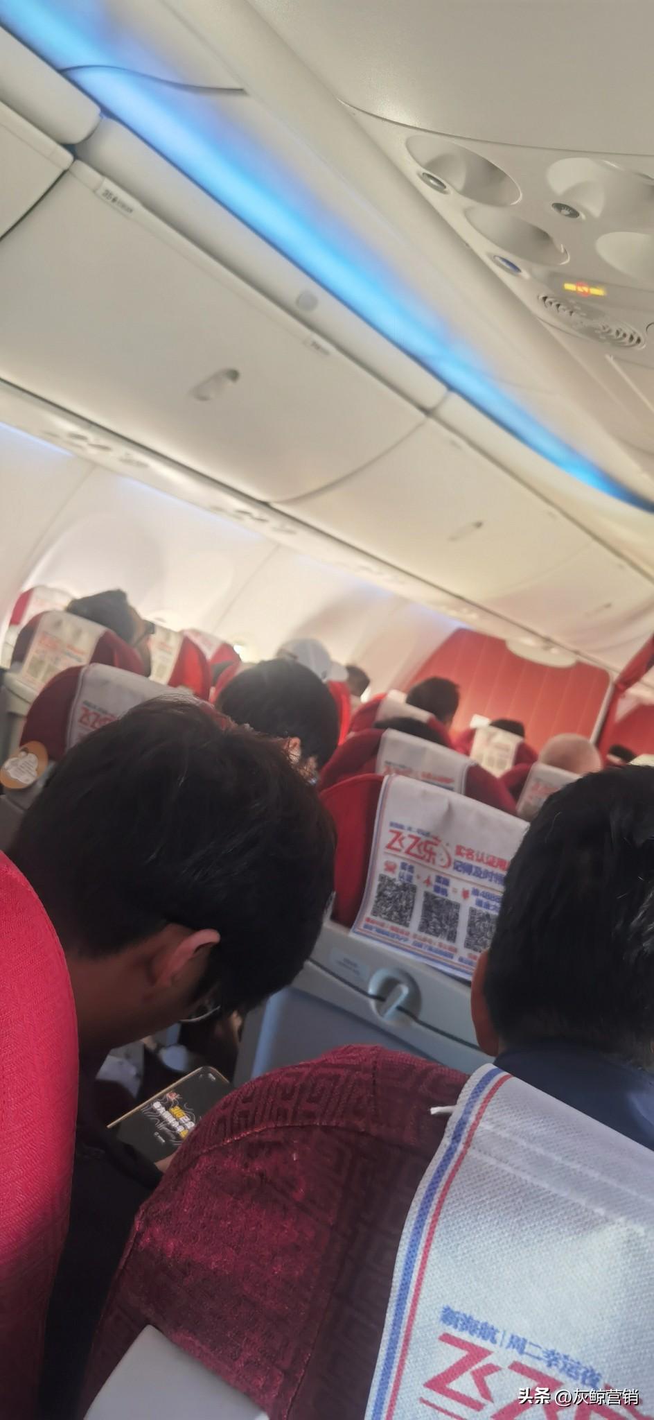 老外在中国有时候就是不太讲规则。
在杭州飞广州的航班上，空乘在做飞机下降前的准备