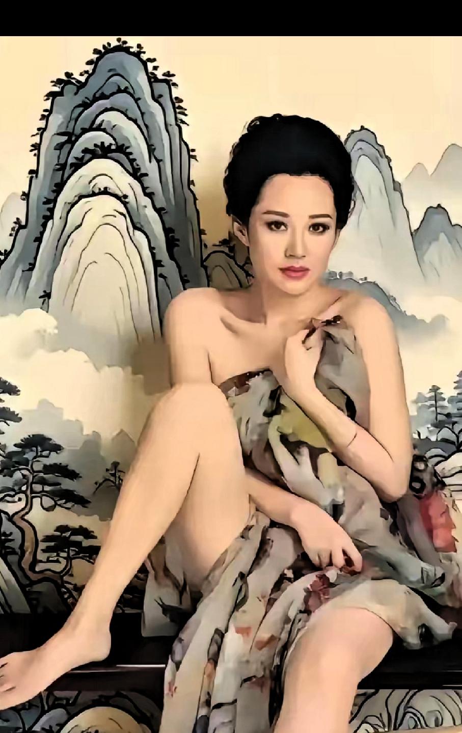 咱也不懂艺术，你们看许晴五十岁拍裸妆好看吗？！
王志文却说：“好看，是艺术品”！