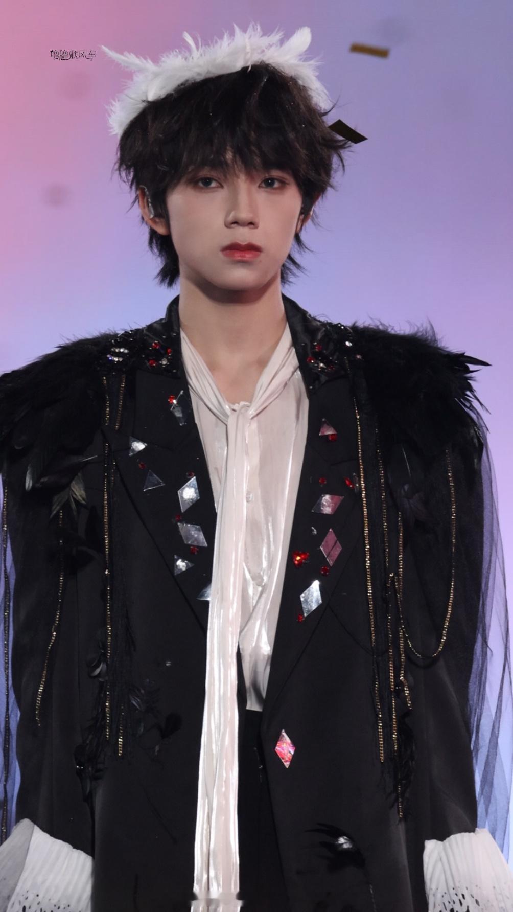 王橹杰今日新音舞台饭拍生图 Cr logo王橹杰新音舞台状态，TF家族新音