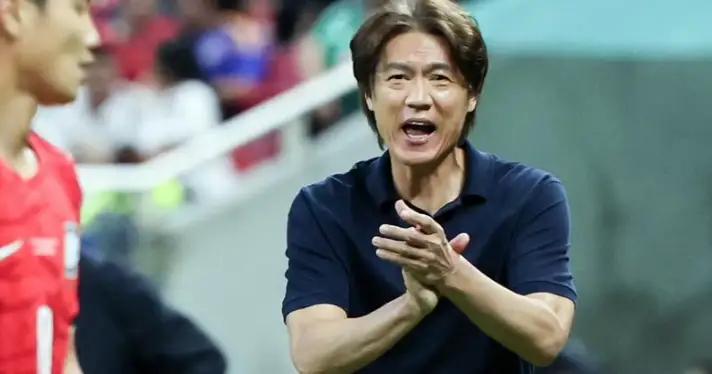 四年备战。毁于一个决定。韩国队二十三个球员练了四年，因为主教练一个换人决定，小组