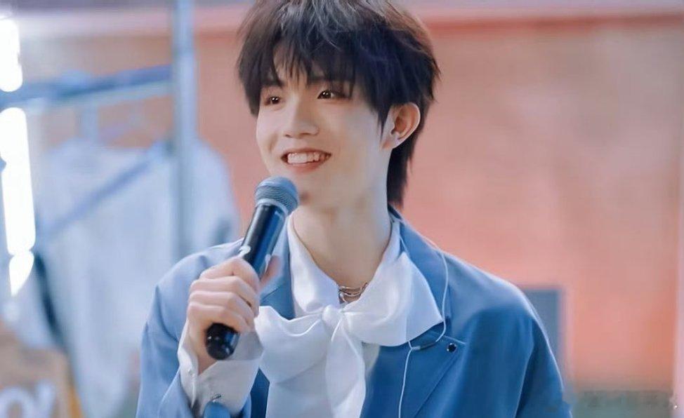 苏新皓cha了layitdown苏新皓的《Lay It Down》舞台太绝，卡点