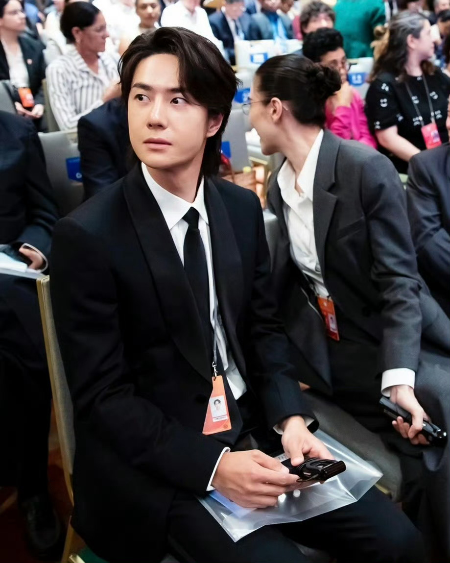 新图再来一波，王一博太帅了王一博 cr： HulagirlSasha ​​​