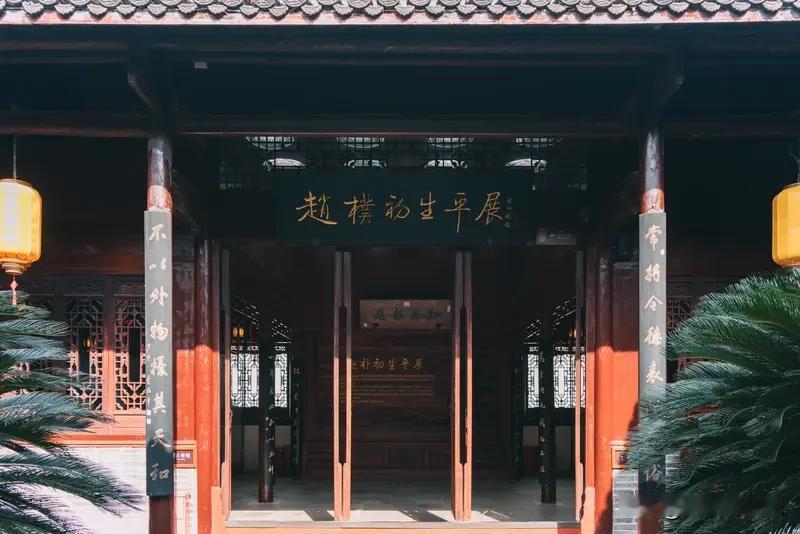 人生飘零已渐老,苦辣酸甜经多少? 人生飘蓬，岁华渐老。
苦辣酸甜，历经多少。
前