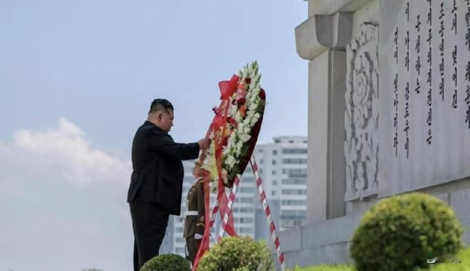 金正恩向毛岸英之墓献花

10月24日，金正恩参谒中国人民志愿军烈士陵墓。并表示
