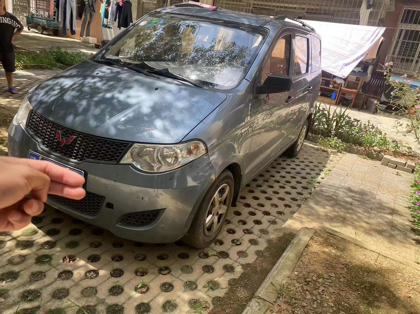 最新拿下15年精品五菱宏光，1.5七座，个人一手车。投资一桶水。价格便宜，一万多