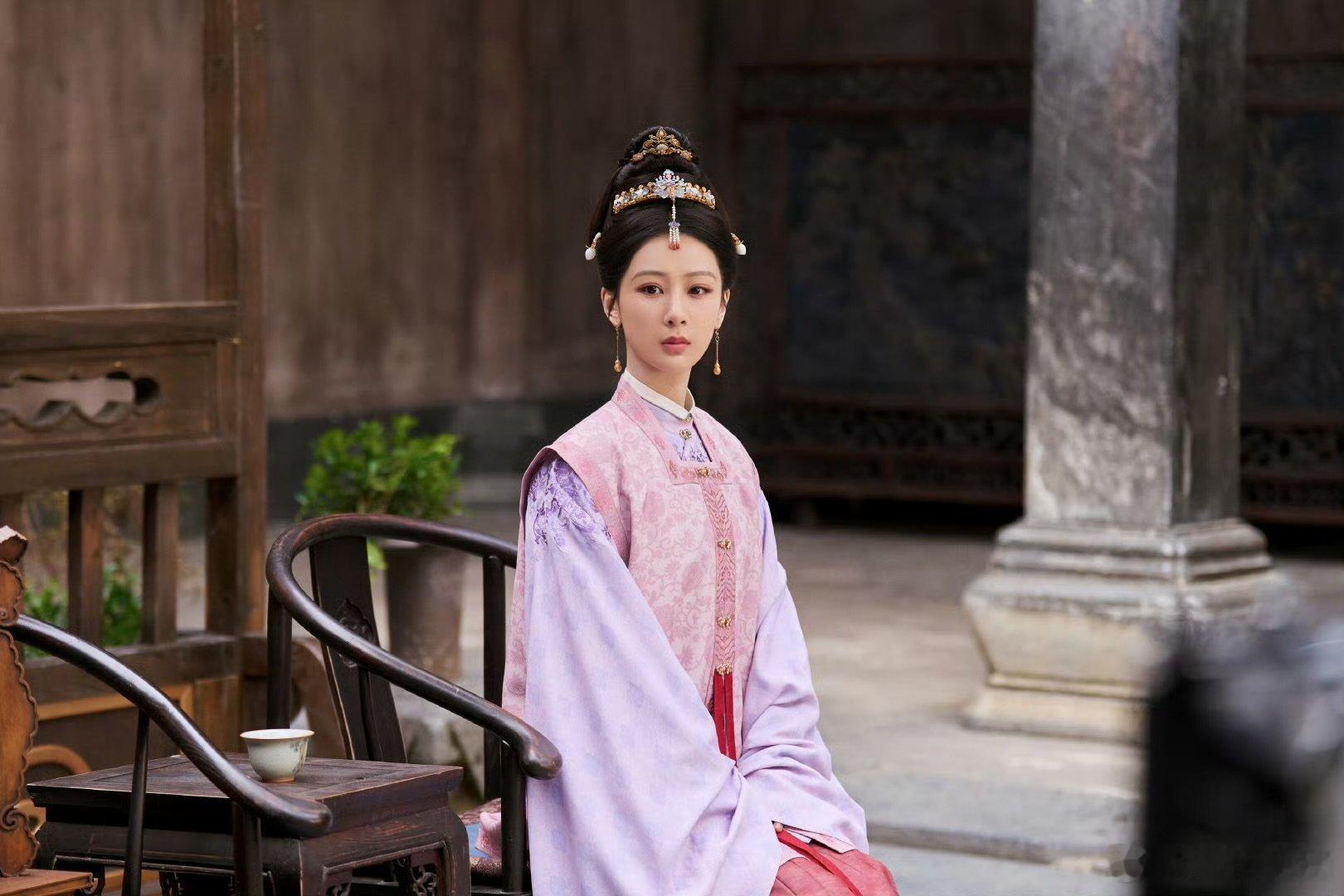 杨紫说李墨传人李祯见过各位李祯杨紫庭中危坐李祯庭中危坐！杨紫说李墨传人李祯见过各