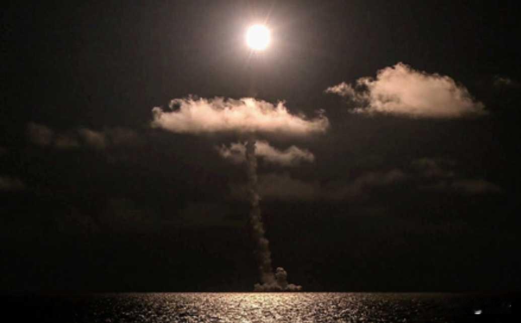 俄“海燕”破苍穹，特朗普“金穹”防御遇劲敌
 
特朗普曾雄心勃勃地宣称，其力推的