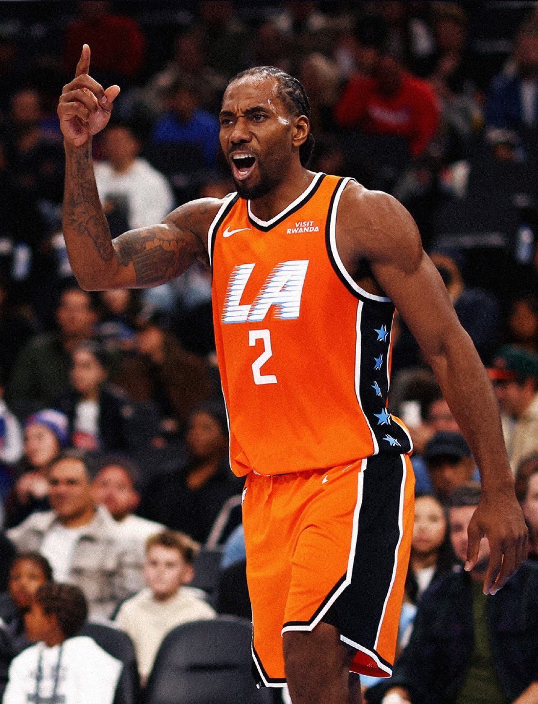 什么水平？？？过去8场的伦纳德……——对湖人，32分12篮板3助攻——对火箭，4