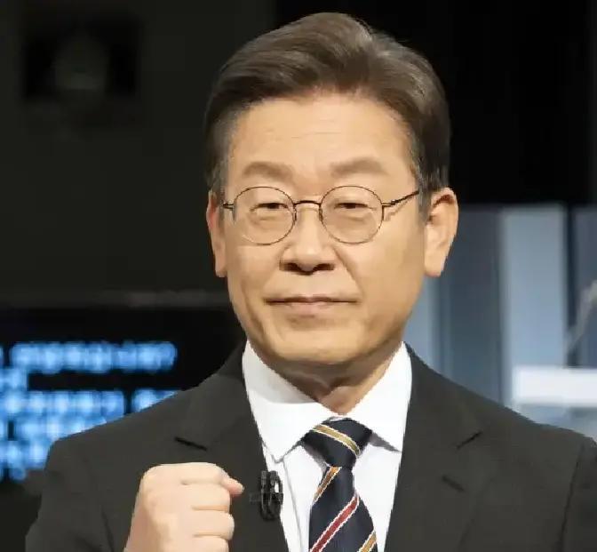 美国万万没想到：中日闹这么凶，莫迪和李在明这俩老狐狸突然都冒头了。日前，美国高层