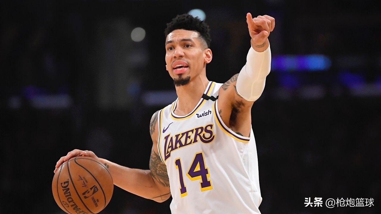 前NBA球员丹尼-格林在一档节目中表示，希望湖人给里夫斯一份大合同，他说：“我是