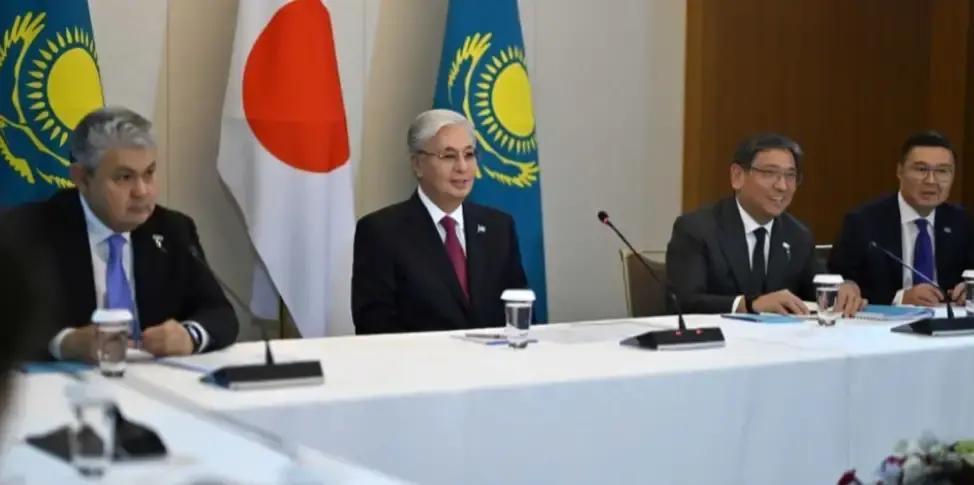 日本高市内阁反华动作急，却漏洞百出，我分析有这几点原因。
 
1. 日本最近和中