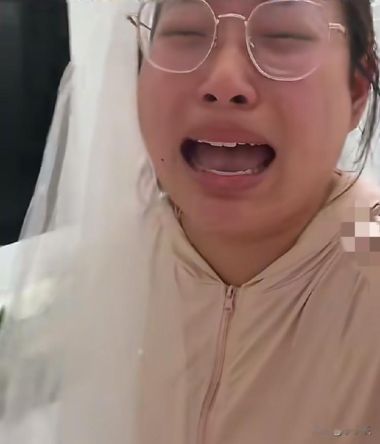 近日，山东临沂，一女子平时几乎天天化妆，没想到有一天没化妆，居然被男友求婚，女子