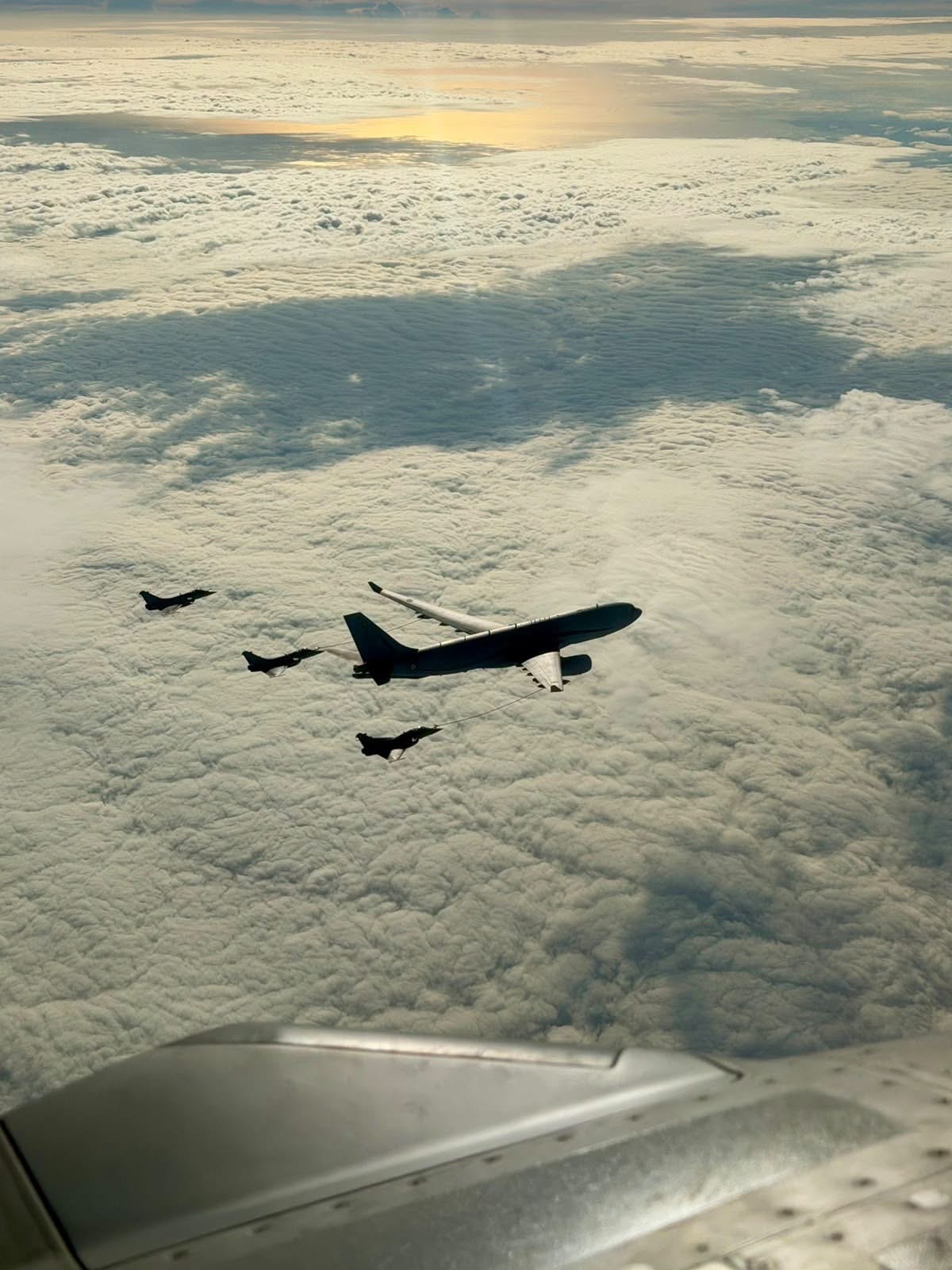今日阵风 早安 加油 科西嘉岛上空的阵风📍法国科西嘉岛文蒂塞里空军基地（BA1