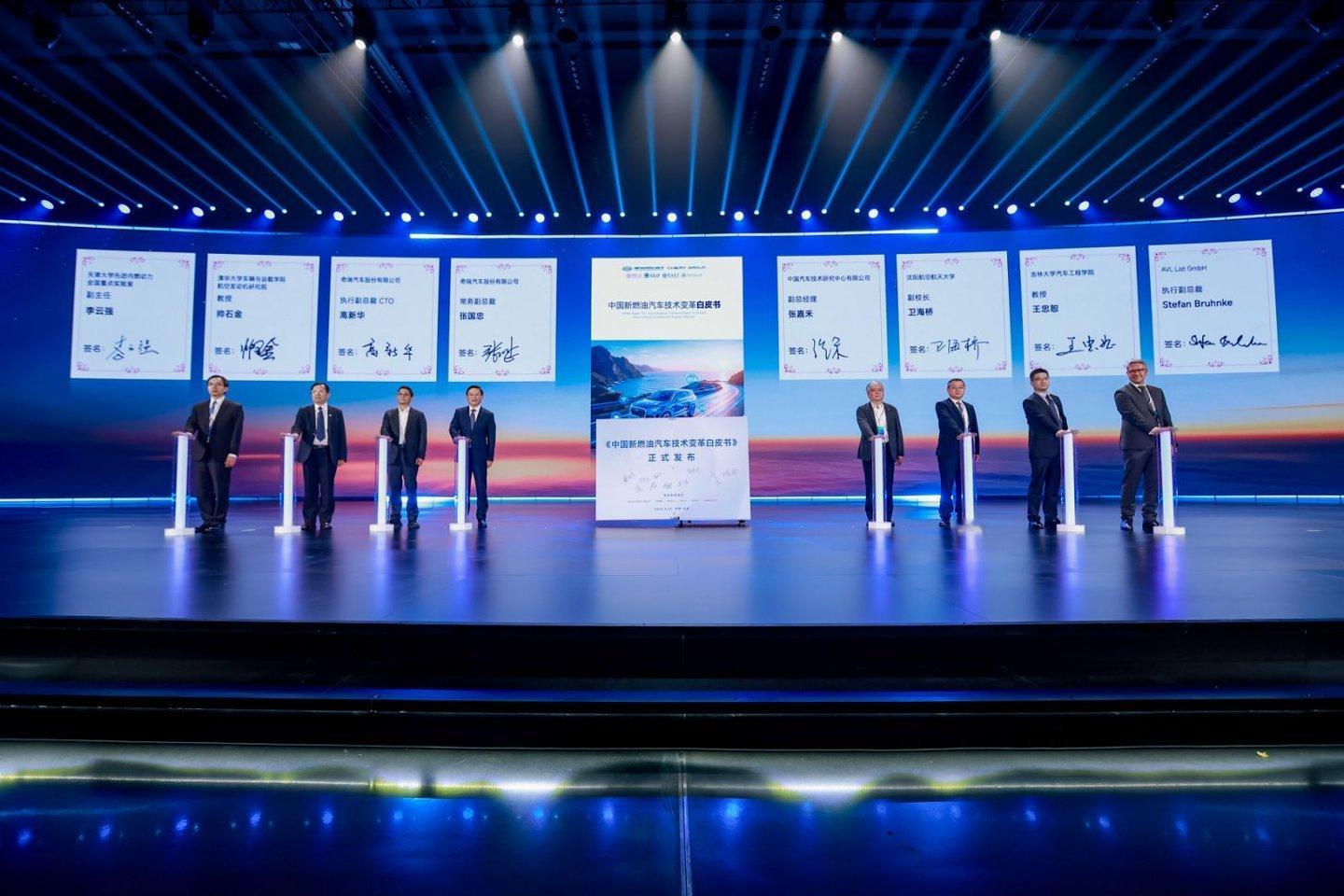 奇瑞“全域AI 油电同权”新燃油之夜暨全新一代瑞虎9上市发布会圆满落幕。作为奇瑞