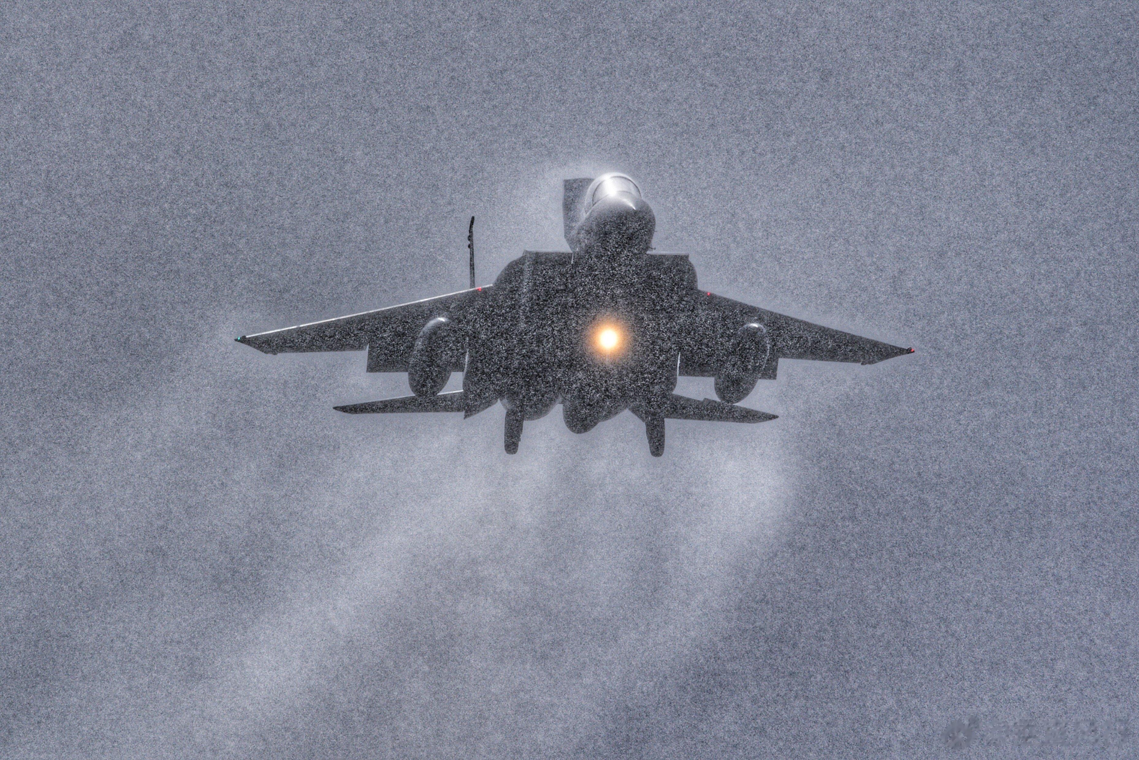 新田原基地暴雨中降落的F-15J，此时热带风暴卡努距离该基地400公里#航空[超